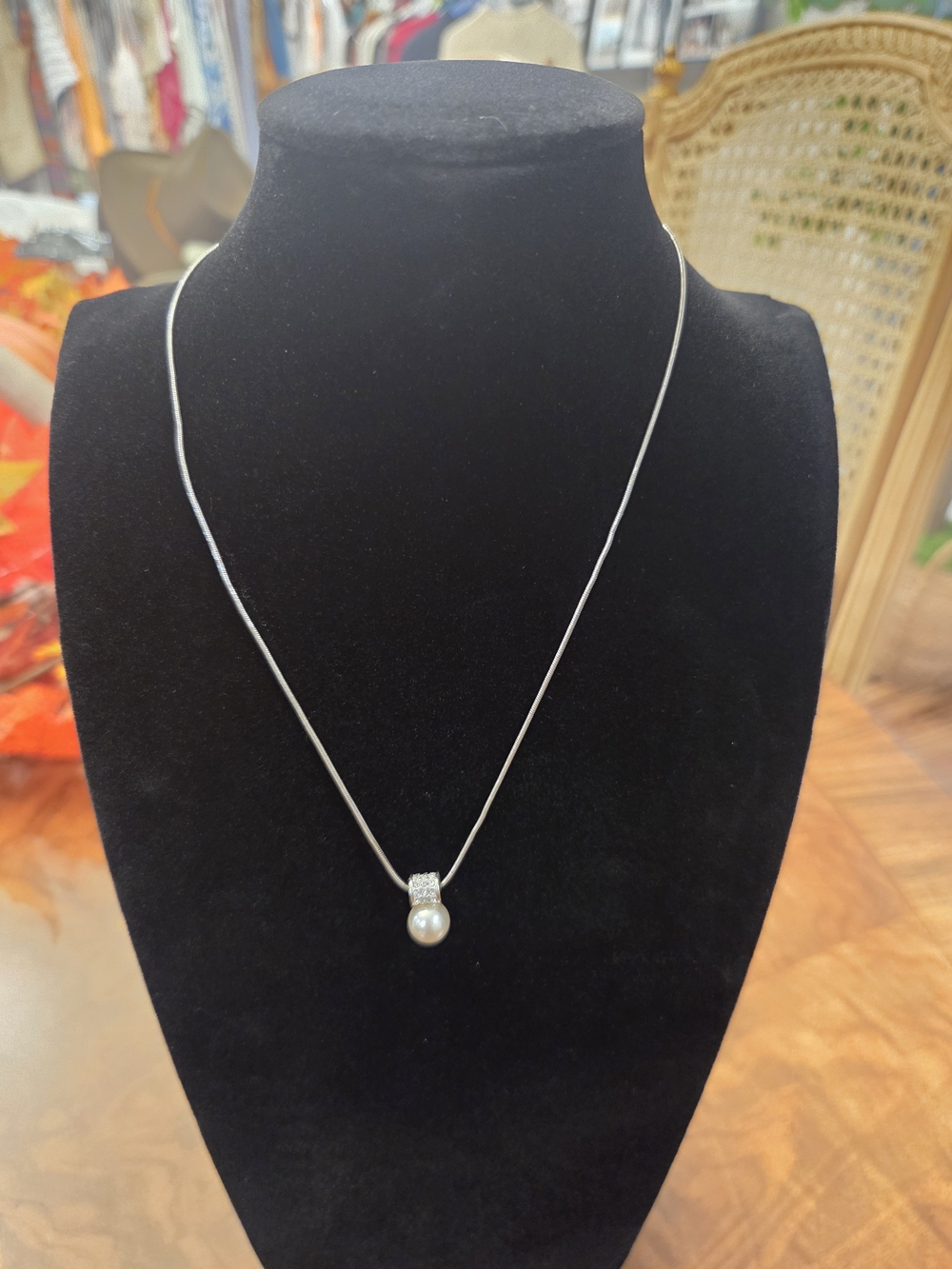 Silver Pearl Pendant Necklace - Elegant White Pearl